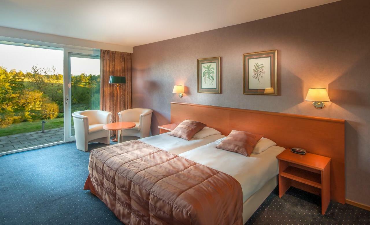 Landhotel Heuvelzicht Schin op Geul Exterior foto